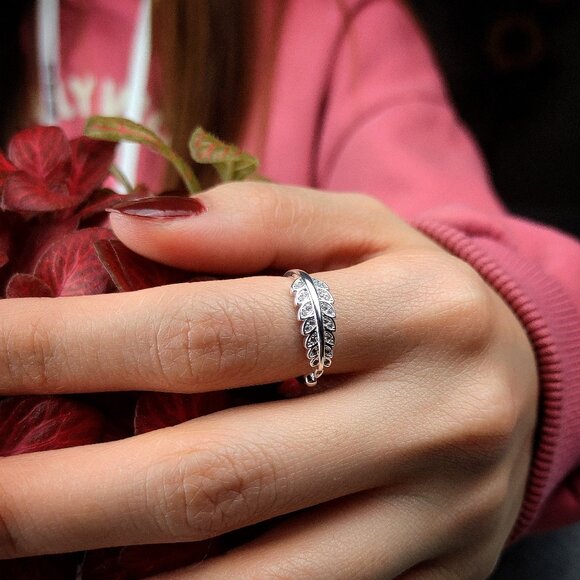 Zen Leaf Ring - Picture 5 of 5